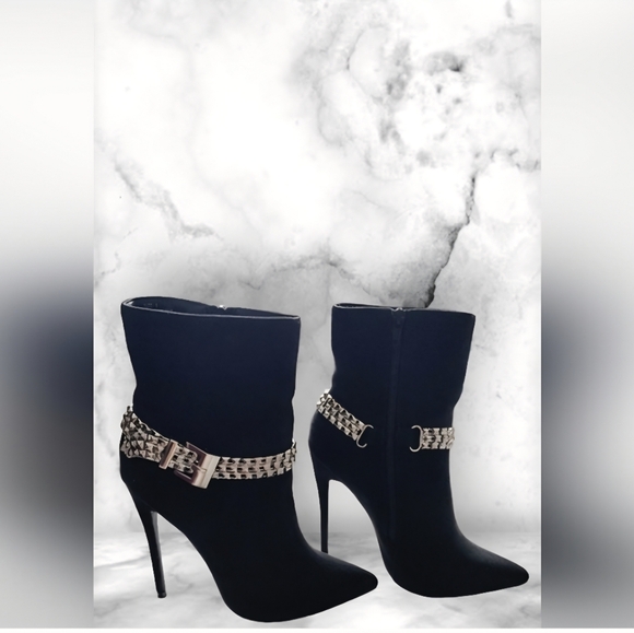 VENUS Shoes - Venus Chain Buckle Heeled Booties Size 6